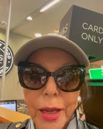 tbt The party just got started at my wedding anniversary @claridgeshotel  thanks to my dancing friends @rene_horsch @susievannerofficial @alan.nevins  @umairasanti @alisonpapworth #throwbackthursday #throwback #friends #fun  #glamour #party #wedding ...