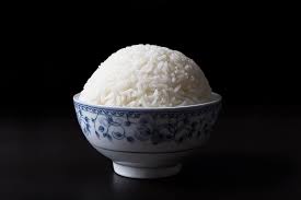 Terdapat 204 kalori dalam nasi putih (1 mangkok,masak). Inilah Jumlah Tepat Konsumsi Nasi Putih Saat Sarapan Biar Nggak Gagal Diet