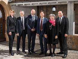 Elle assure le secrétariat du conseil d'état, est en charge de l'information du public et de la coordination des relations extérieures du canton. Legislature 2017 2021 Continuite Dans La Repartition Des Departements Et Des Suppleances Republique Et Canton De Neuchatel