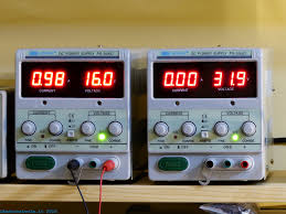 Alimentatore a tensione variabile 27w (2,250a). Alimentatori Da Laboratorio