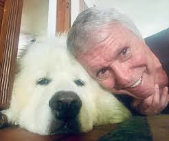 The grumpy old kitty let's me sit close to her! (Grumpy kitty  countersurfs... spoo doesn't. Spoo is only interested in the cat.)