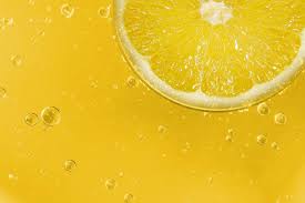 Namun jangan salah lemon juga bermanfaat untuk kesehatan tubuh. 10 Manfaat Lemon Untuk Wajah Agar Lebih Menawan