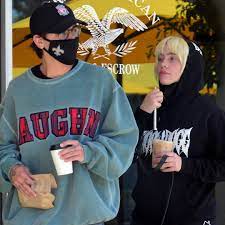 Full boyfriends list, ex and current. Billie Eilish S Rumored Bf Apologizes For Offensive Past Comments E Online