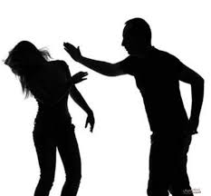 تفسير حلم رؤية ضرب الزوج لزوجته