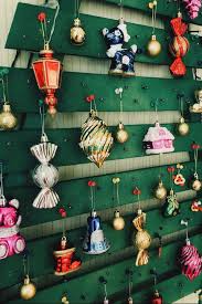 Write messages to coordinate with each holiday. 22 Christmas Wall Decorating Ideas Elegant Holiday Wall Decor