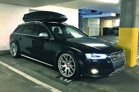 Gambar lelaki di kereta audi a4 sportback. Audi A4