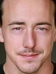 Chris Coy: noticias, fotos y vídeos de Christopher James Coy