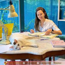 Roselina, 57, dari kampung panji alam memelihara sehingga 60 kucing terbiar di rumahnya sejak 22 tahun lalu. Sultan Selangor Kongsi Kisah Kucing Terbiar Snowy Yang Dijaga Sejak 4 Tahun Lalu Comel