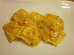 Delicato ripieno alla cernia per i ravioli di pasta all'uovo da completare con i tuoi prelibati sughi e condimenti. Ravioli Alla Cernia Bild Von La Pignata Otranto Tripadvisor