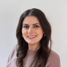 Kate Baumann's Instagram, Twitter & Facebook