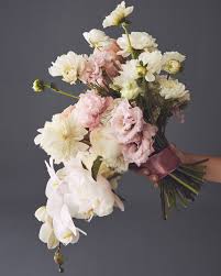 How much you pay for a bridal bouquet depends the. Affordable Wedding Flowers That Look Expensive David S Bridal Blog
