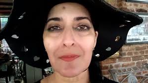 Figura única entre los escritores" UNA FLOR