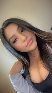 Hello hope everyone has a great weekend! Only 4 more months until my  birthday 🥳 4/20 💚