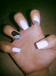 Acrylic Black And White Striped Nails Pin Su Makeup Nails
