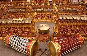 Bali merupakan salah satu daerah yang memiliki banyak sekali kesenian, salah satunya adalah alat musik. Gamelan Bali Adalah Ansambel Yang Terdiri Dari Sejumlah Alat Musik Bali Orang Orang Bali Lebih Menyebutnya Sebagai Gambelan N Orang Bali Instrumental Musik