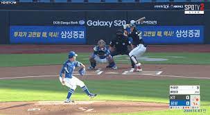 최원준(두산 베어스), 고영표(kt wiz), 고우석(lg 트윈스), 조상우, 한현희(이상 키움 히어로즈), 박세웅(롯데 자이언츠), 원태인(삼성 라이온즈), 김민우(한화 이글스) 등 우완과 좌완 차우찬(lg), 이의리(kia) ★포수: ì›íƒœì¸ 1íšŒ ê¸°ì ì˜ ë¬´ì‹¤ì  Gif