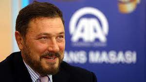 Mehmet kutman, babasının hakim olması nedeniyle ilk öğrenimini ankara'da lecole de l'ambassade française'de tamamladı. Global Yatirim Enerji Sirketlerini Radarina Aldi