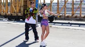Popping, rocking, hopping, tutting, dougie, flexing, swaggin' ajik maeil gachi hansibappi haji nal wihan il neul nareul chaejjik hae danggeuneun trophies insaenge baeting hae chumeun naui cash hope on the street ijen namanui gil with becky g on the side every day i lit. J Hope De Bts Tuvo Emotivo Gesto Con Becky G Por El Exito De Chicken Noodle Soup Meganoticias