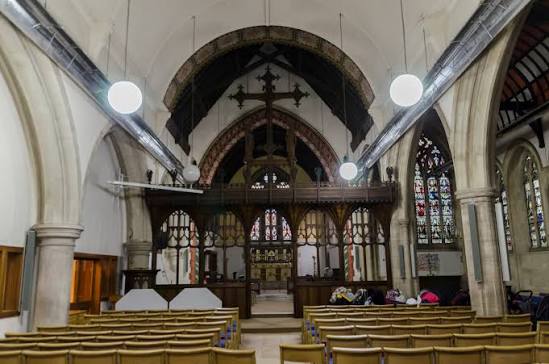 File:St Peter at Eastgate, Lincoln - Interior (31707473004).jpg - Wikimedia Commons