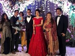 Neha kakkar & aditya narayan marriage proposal neha' parents udit narayn, alka yagnik in tv don't just a video of singer udit narayan's son aditya misbehaving with member of an airline staff has. Aditya Narayan Wedding Reception Photos Newlyweds Aditya Narayan And Shweta Agarwal Look Dreamy In Black And Red At Their Wedding Reception