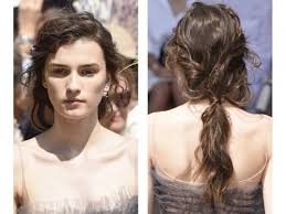 Le 10 acconciature migliori in assoluto! Coda Bassa La Tendenza Capelli Dell Autunno Inverno