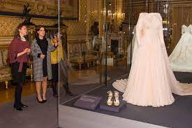 Prinzessin eugenie (28) will an ihrem hochzeitstag vor aller welt zu ihren makeln stehen! Prinzessin Eugenie Grace Kelly Diente Als Inspiration Fur Brautkleid Gala De