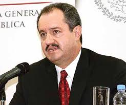 Convierten Monumento a la Revolución en tianguis