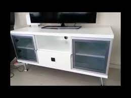 Bu videomda size koyu rek mobilyalarimi nasil beyaza boyadigimi ve evimi bir haftanin icerisinde nasil degistirdigimi. Evde Mobilya Boyama Nasil Yapilir Koyu Renkli Mobilyayi Beyaza Cevirme Mobilya Boyama Beyaz Boya Ev Mobilyalari