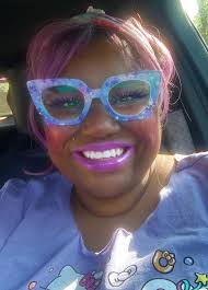 Those glasses are soooo 👓 cute though 💚💖🙇🏾‍♀️