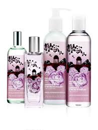 White gardenia von the body shop ist ein parfum der duftfamilie blumig und ist für frauen. Giveaway The Body Shop English Dawn White Gardenia Fragrance Set Dolly Rouge Irish Beauty Blog The Body Shop Perfume Gardenias