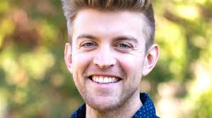 Češi při mluvení myslí jako počítač se sedmi procesory, říká Američan