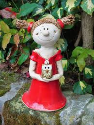 Ich Biete Hier Aus Meiner Kleinen Keramikwerkstatt Eine Witzige Gartenfigur Aus Der Familie Der Funnys C Diese Gartenfiguren Keramik Gartenfiguren Skulpturen