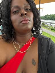 Hello, my name is Angeliek and I'm 41 years old. I'm a nurse and have been  for 21 years and I have three teenage sons. I'm