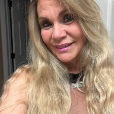 Camila Guiribitey added a new photo —...