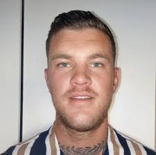 Anyone looking for a job come Aldi. I need staff urgently. Good  salary..........Bvvbn