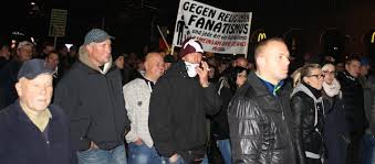 Reddit gives you the best of the internet in one place. Die Hooligan Armee Von Dynamo Dresden Fussball Gegen Nazis