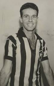 O jogador que representava a equipe dentro de campo perante o juiz, função hoje exercida pelo capitão, era habitualmente referido como técnico. Mario Zagallo Wikiwand
