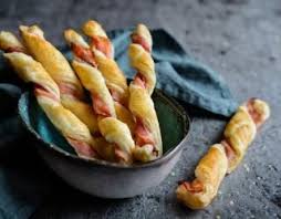 Recette Allumettes Feuilletees Au Philadelphia Et Jambon Sec Recette Jambon Sec Recette Recettes D Amuse Gueules