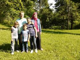 Slovenija et republika slovenija, est un pays d'europe centrale au carrefour des principales cultures européennes. Hcr Slovenie Un Centre D Accueil Chaleureux Pour Des Refugies Apres Leur Fuite Eprouvante