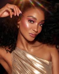 Das ist die Weihnachts-Kampagne von Charlotte Tilbury!