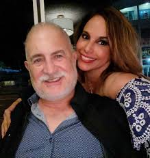 Linda noche a todos. La vida es para vivirla a plenitud. Se feliz.