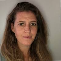 Linda Nimmo's Instagram, Twitter & Facebook