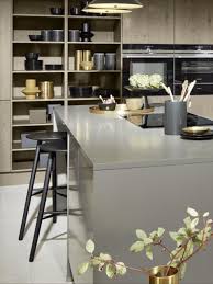 Moderne Holzkuche Kuchenplanung Kitchenadvisor Kitchen Inspiration Kuche Offen Insel In 2020 Holzkuche Kuche Kuchenplanung