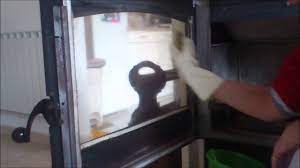 Découvrez sans plus attendre dans cet article différentes méthodes pour bien nettoyer la vitre d'un poêle à granule. Nettoyer Une Vitre De Poele Ou D Insert En Moins De 5 Min Youtube