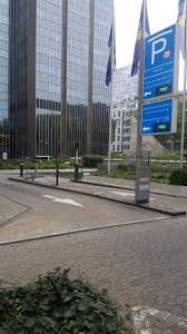 Die unnachahmliche kombination aus schwelgerischem luxus und rheinischer lebensfreude ließ sie zu einem weltweit bekannten markenzeichen werden und machtu0003aus. Deutsche Rentenversicherung Rheinland Parking In Dusseldorf Parkme