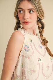 This lil cutie is up for grabs and ready to ship Monday! 20oz taper, $35  shipped! Who else isn't made for winter? ❄️ ⛄️