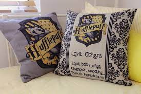Hufflepuff Bedroom Design Ideas Harry Potter Hogwarts Hufflepuff Gryffindor Slytherin Ravencl Hufflepuff Bedroom Harry Potter Bedroom Harry Potter Hufflepuff