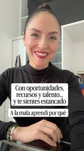 La clave no es escuchar más consejos, es aprender a filtrar de quién  vienen. No aceptes recomendaciones de personas que no viven la vida que tú  quieres, que no han logrado lo