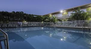 Rodeway Inn Suites Fort Lauderdale Airport Cruise Port Fort Lauderdale Minutes From Port Everglades Cru Florida Hotels Fort Lauderdale Airport Florida Pool