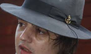 Delayed Doherty hit with bagels during show